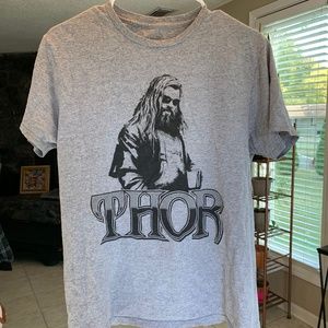 Medium unisex gray graphic t-shirt.